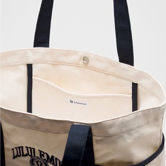 NWOT lululemon multi-pocket canvas tote collegiate - Picture 6 of 6